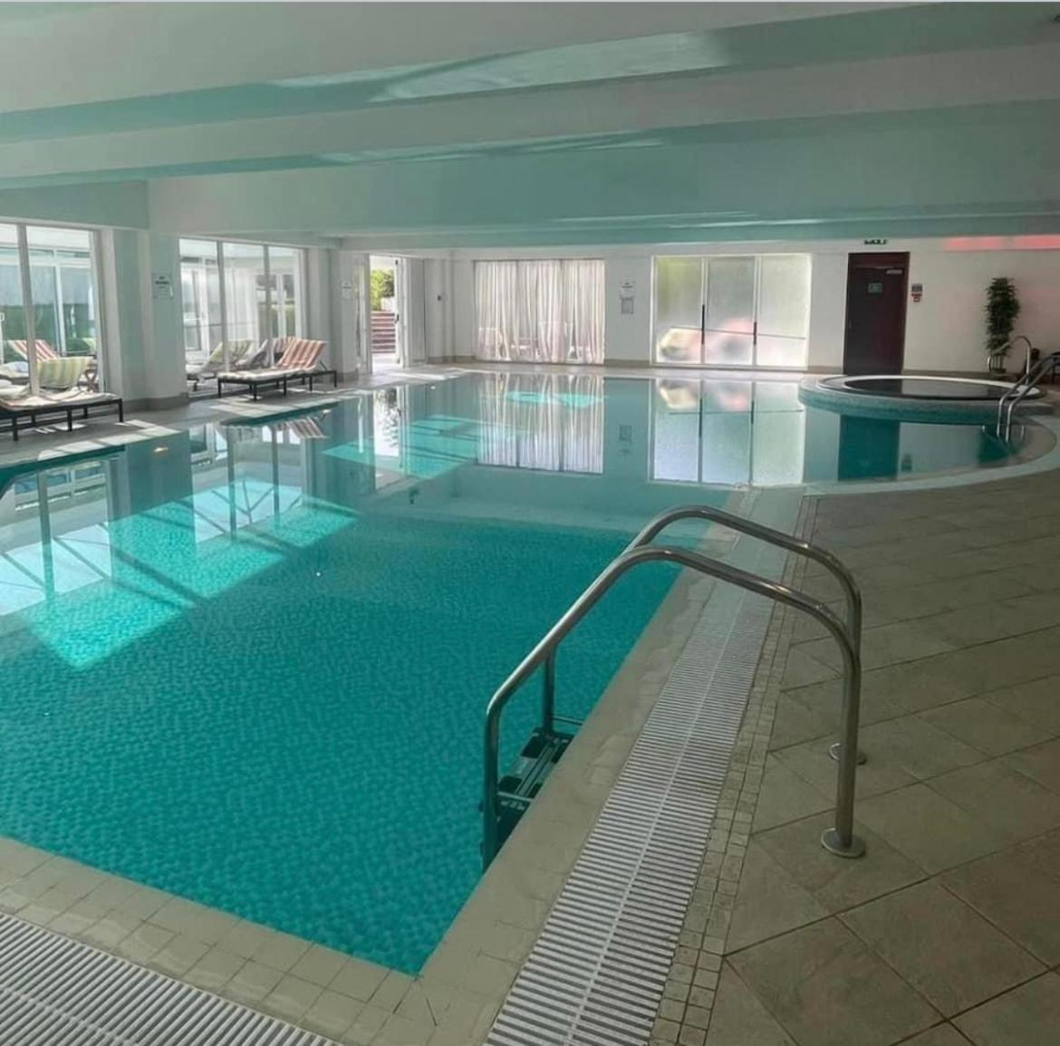 Towers Hotel & Spa Суонси Экстерьер фото