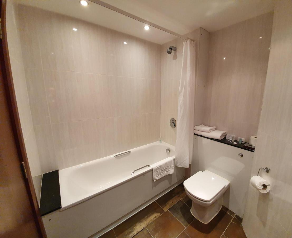Towers Hotel & Spa Суонси Экстерьер фото