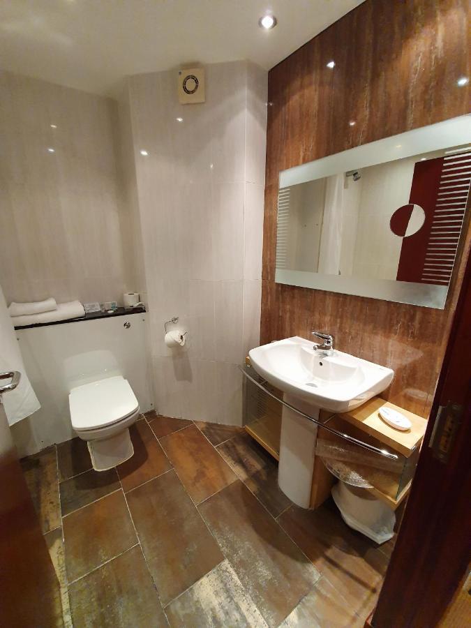 Towers Hotel & Spa Суонси Экстерьер фото