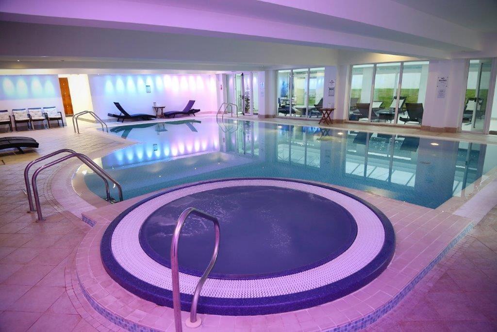 Towers Hotel & Spa Суонси Экстерьер фото