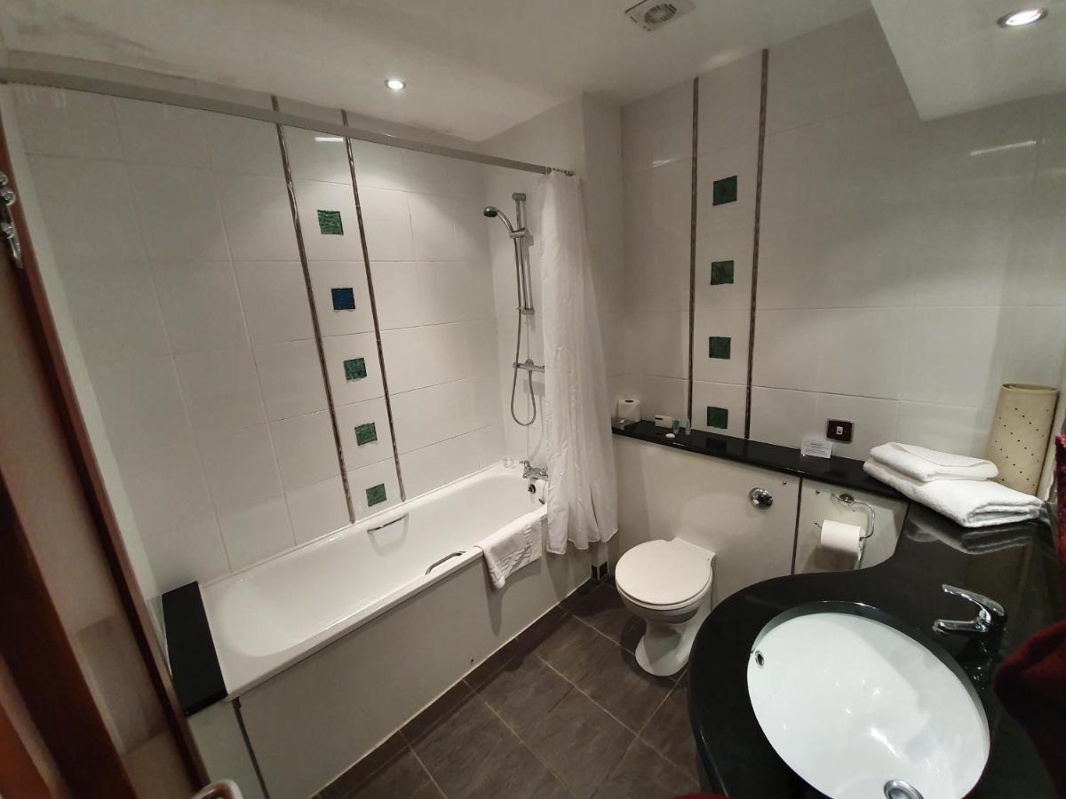 Towers Hotel & Spa Суонси Экстерьер фото