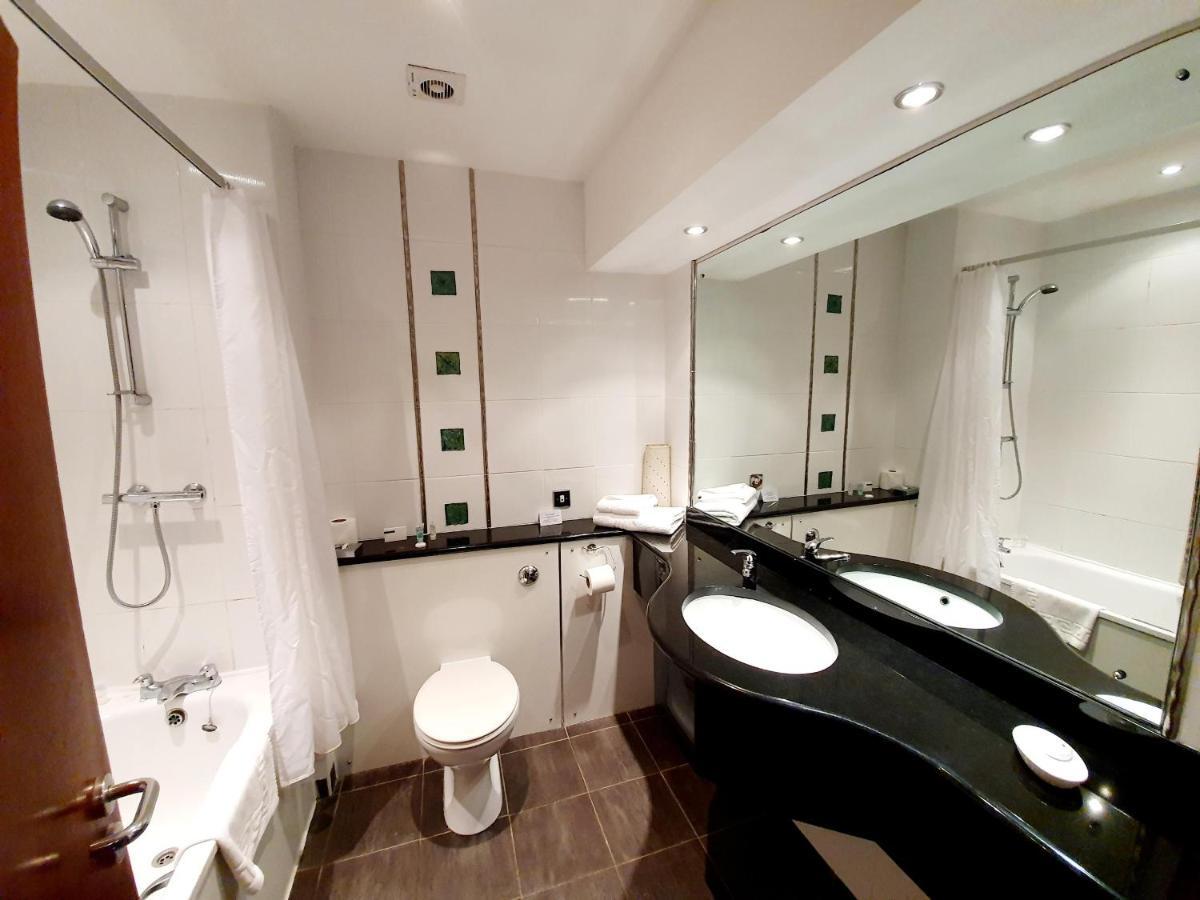 Towers Hotel & Spa Суонси Экстерьер фото